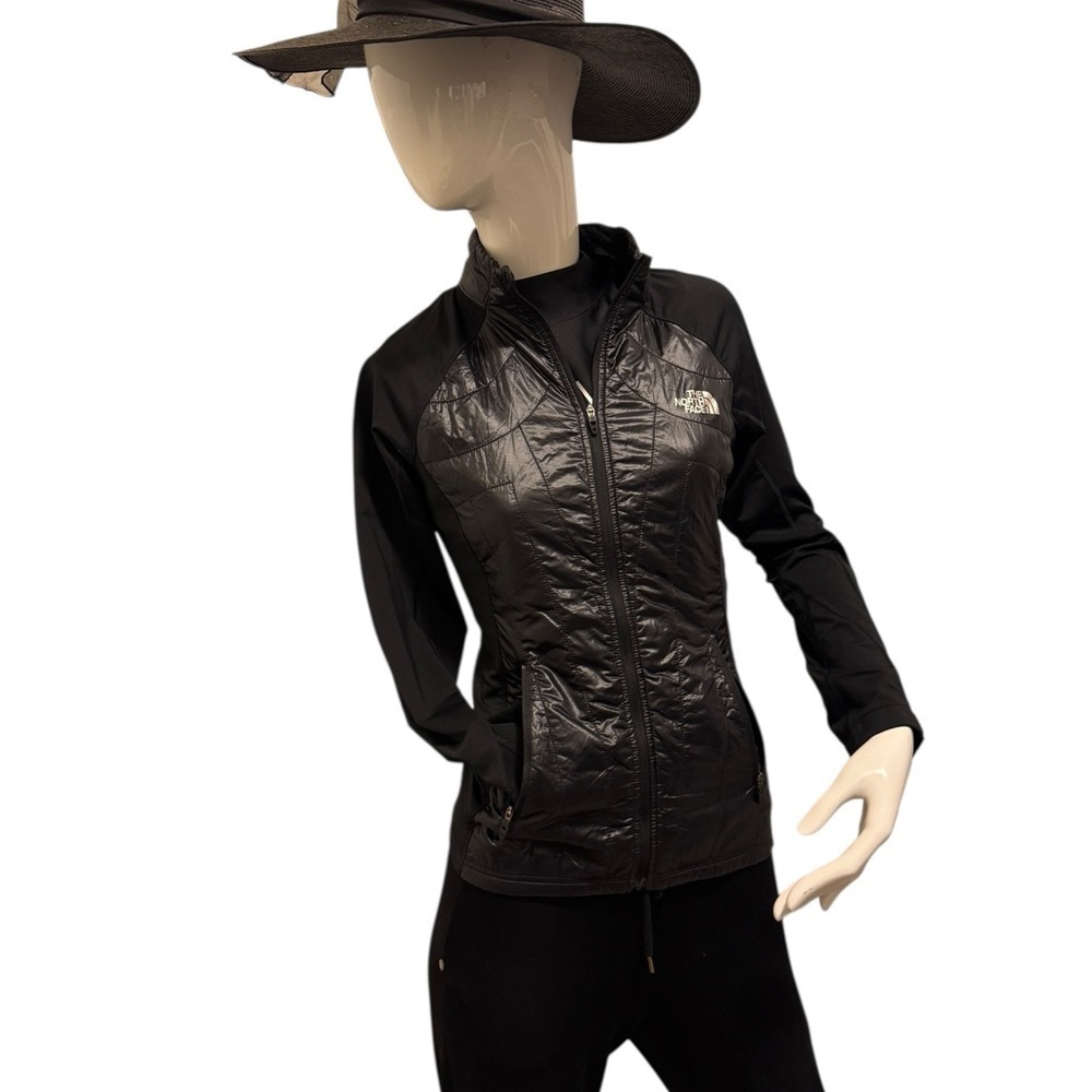 The North Face Women's Black Ski Jacket in great condtions. Soft, lightweight